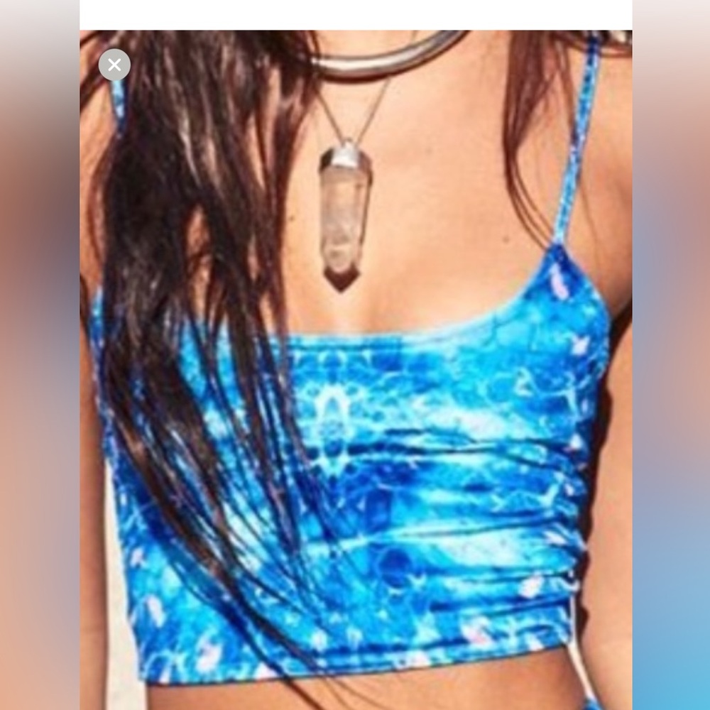 ISO Liberated Heart Aurora Velvet Tank Top!! DO NOT BUY. 
💙💙🤍🤍💙💙🤍🤍